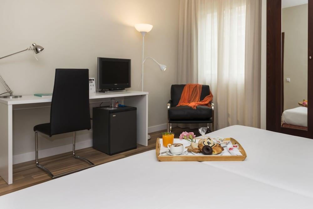 Arenas Atiram Hotels Barcelona Exterior foto